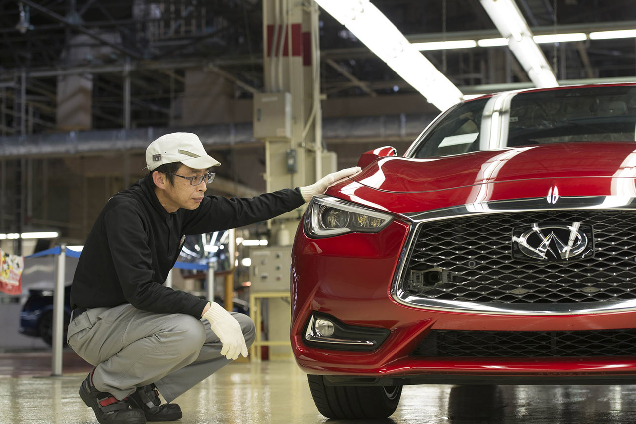 De productie van de Infiniti Q60 Sport Coup is begonnen in Japan. Nog dit jaar wordt de auto in ons land verwacht.