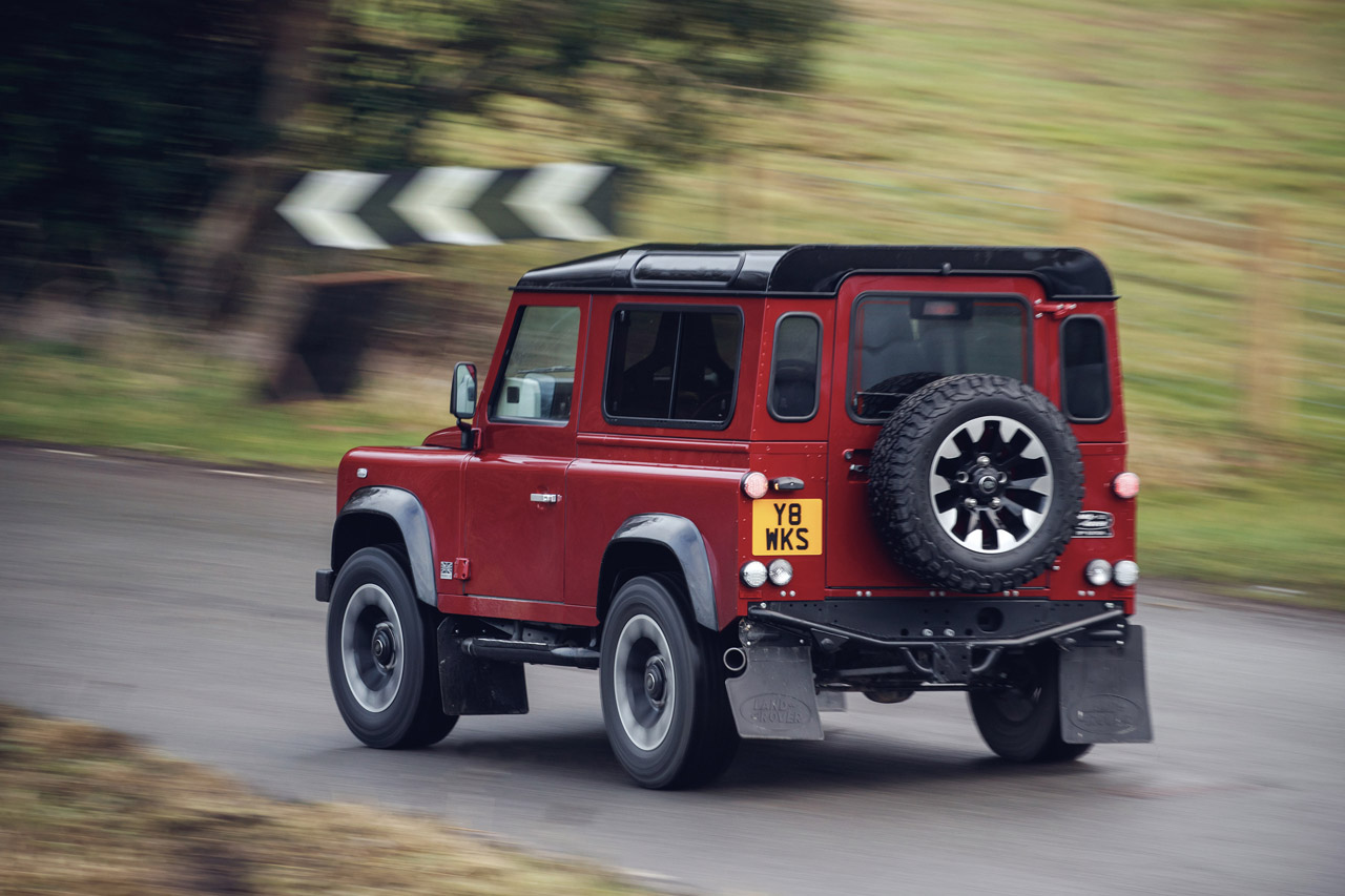 Land Rover maakt en serie van 150 exemplaren van de Defender V8 ter gelegenheid van het 70-jarig bestaan van het merk.