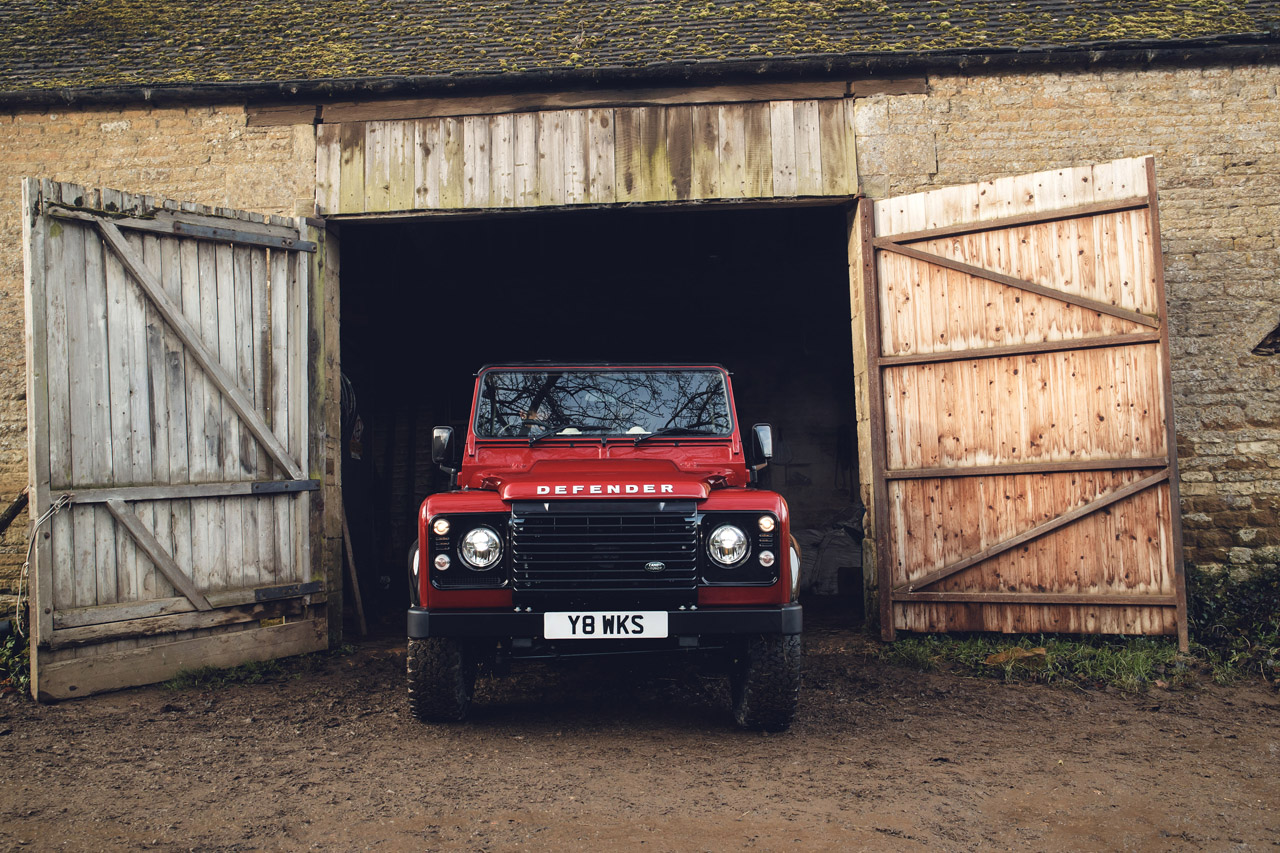 Land Rover maakt en serie van 150 exemplaren van de Defender V8 ter gelegenheid van het 70-jarig bestaan van het merk.