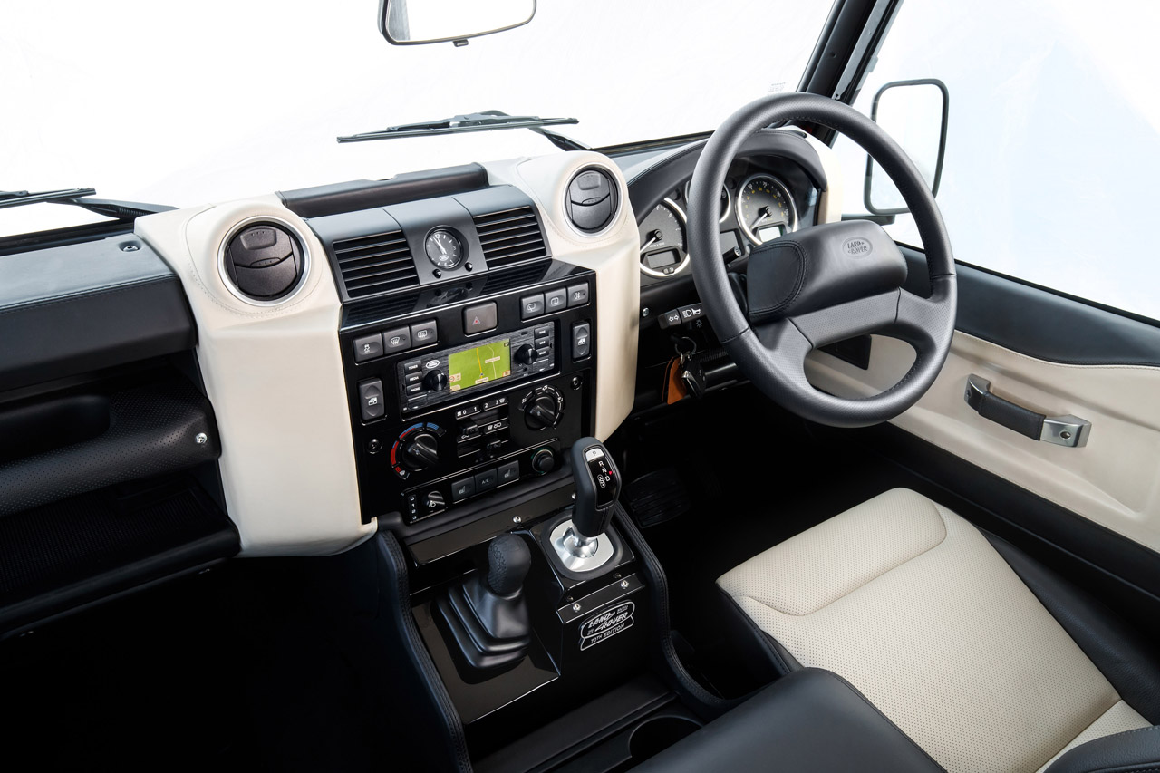 Land Rover maakt en serie van 150 exemplaren van de Defender V8 ter gelegenheid van het 70-jarig bestaan van het merk.