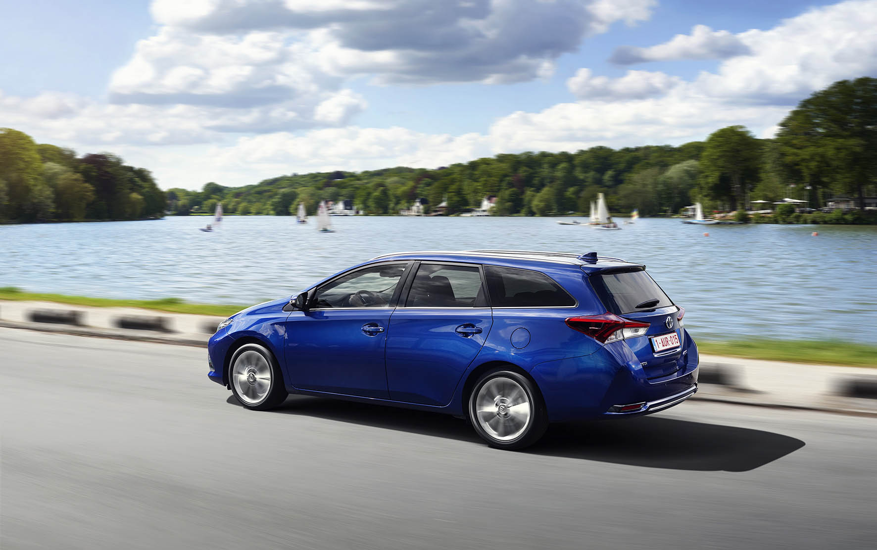 Productie Toyota Auris hybride verhoogd om te kunnen voldoen aan de vraag. Met name de Auris Touring Sports Hybrid met 14% bijtelling is erg interessant voor de lease.