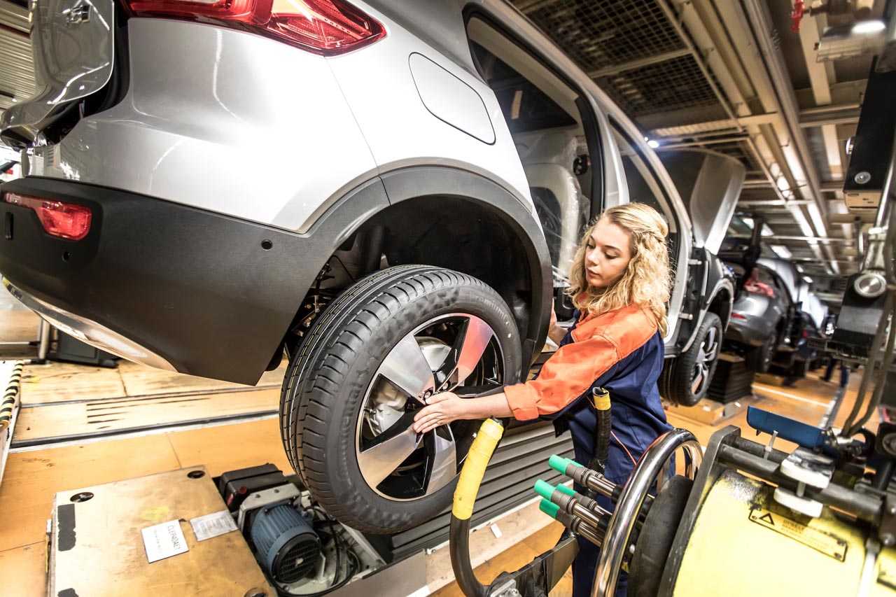De productie van de nieuwe Volvo XC40 is vandaag van start gegaan.