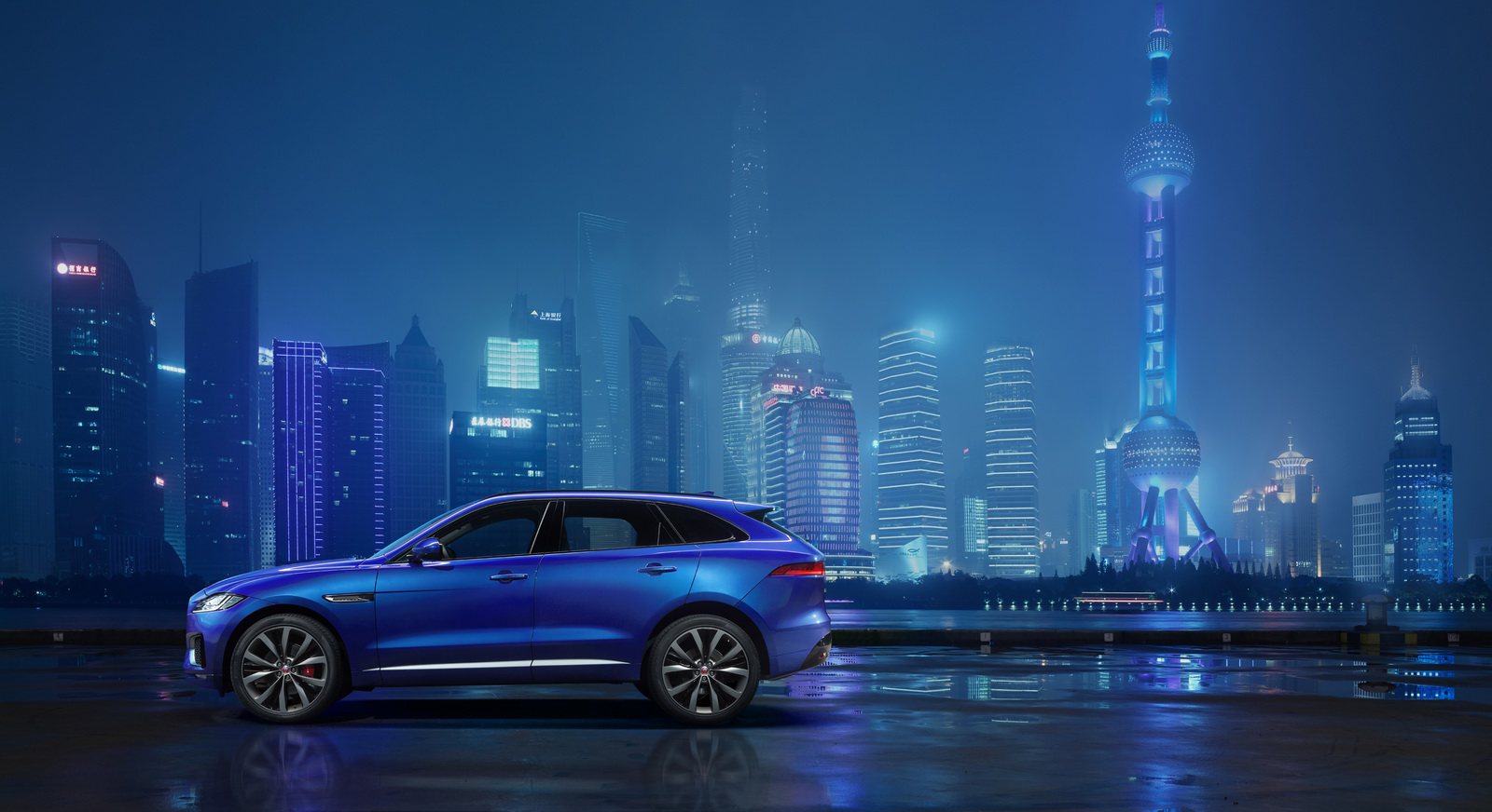 Productiemodel Jaguar F-Pace in beeld voorafgaand aan de onthulling op IAA Frankfurt 2015.