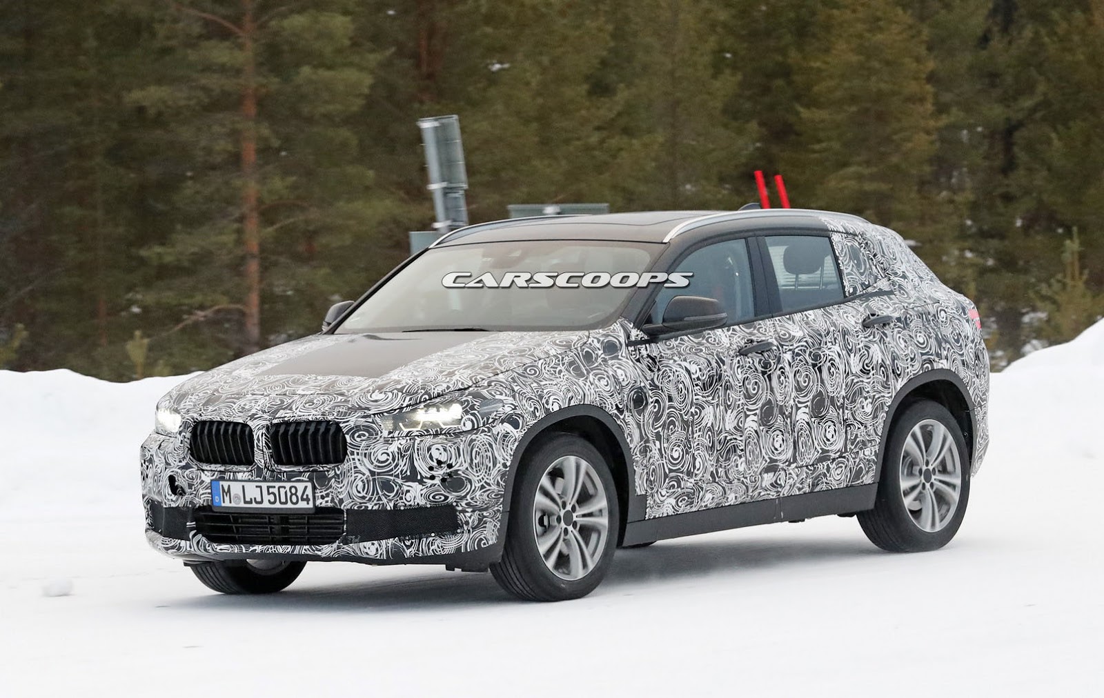In Zweden is een gecamoufleerde BMW X2 gespot. Die camouflage is al een stuk dunner dan de vorige keer dat de X2 gespot werd