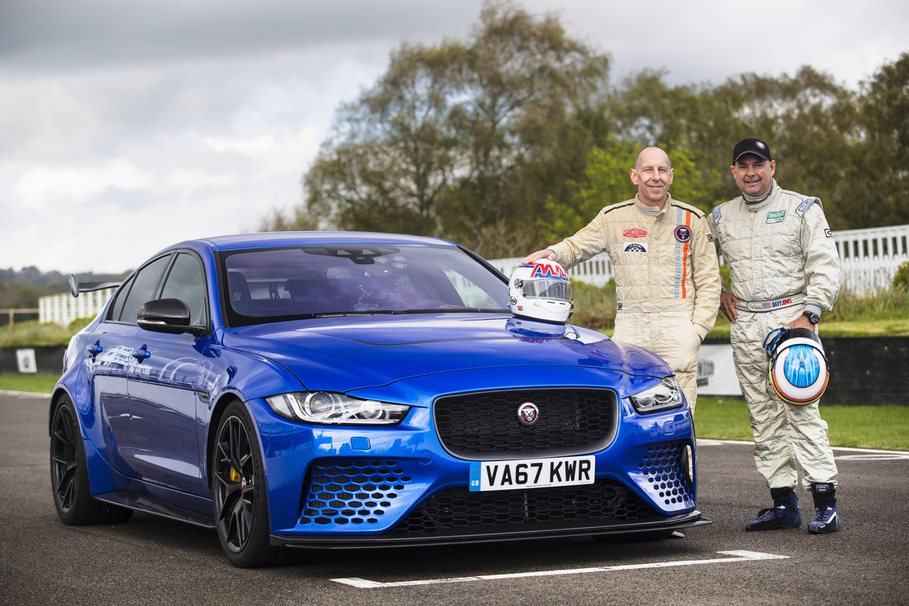 Jaguar maakt met de hand 300 exemplaren van de Project 8 op basis van de vierdeurs XE.