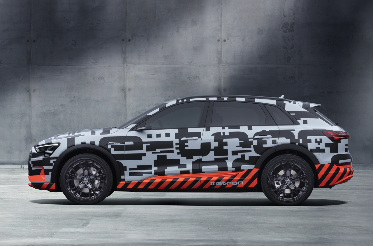 Audi draait proefrondjes met gecamoufleerde e-trons in Genve