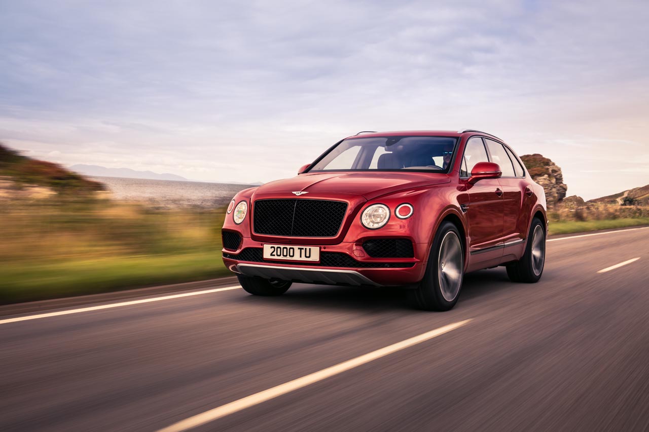 In Peking debuteert de Bentley Bentayga met V8 benzinemotor.
