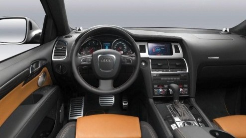 Downsizen, groene motoren, milieulabels, tja, het vormt tegenwoordig het gesprek van de dag. En dan komt Audi nu met de Q7 V12 TDI. Wees gerust milieufreaks, gezien de vanafprijs zijn maar weinig mens
