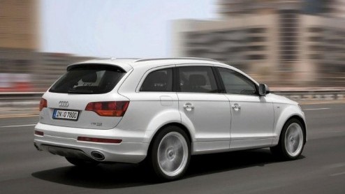 Downsizen, groene motoren, milieulabels, tja, het vormt tegenwoordig het gesprek van de dag. En dan komt Audi nu met de Q7 V12 TDI. Wees gerust milieufreaks, gezien de vanafprijs zijn maar weinig mens