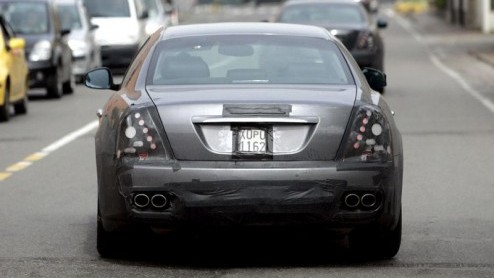 De Maserati Quattroporte is sinds 2004 een exclusieve verschijning op de weg. De Italiaanse schone werd een aantal maanden geleden nog verfijnd aan de techniek. Toch begint de tijd voor deze fraaie se
