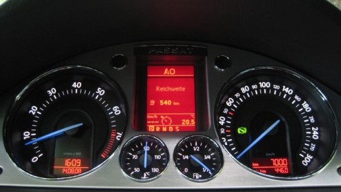 De Volkswagen Passat R36 heeft de importeur voor een dilemma gezet. Zit Nederland wel te wachten op een krachtige zescilinder-Passat met dito looks? Importeur Pon is er uit, de R36 komt gewoon naar on