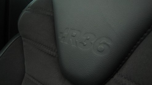 De Volkswagen Passat R36 heeft de importeur voor een dilemma gezet. Zit Nederland wel te wachten op een krachtige zescilinder-Passat met dito looks? Importeur Pon is er uit, de R36 komt gewoon naar on