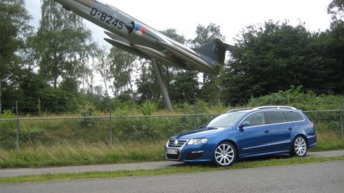 De Volkswagen Passat R36 heeft de importeur voor een dilemma gezet. Zit Nederland wel te wachten op een krachtige zescilinder-Passat met dito looks? Importeur Pon is er uit, de R36 komt gewoon naar on