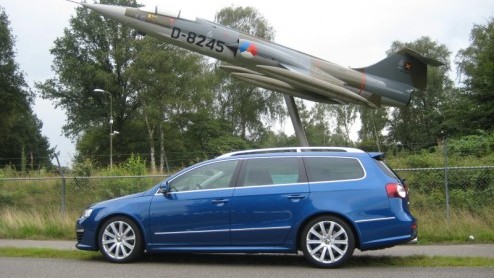 De Volkswagen Passat R36 heeft de importeur voor een dilemma gezet. Zit Nederland wel te wachten op een krachtige zescilinder-Passat met dito looks? Importeur Pon is er uit, de R36 komt gewoon naar on