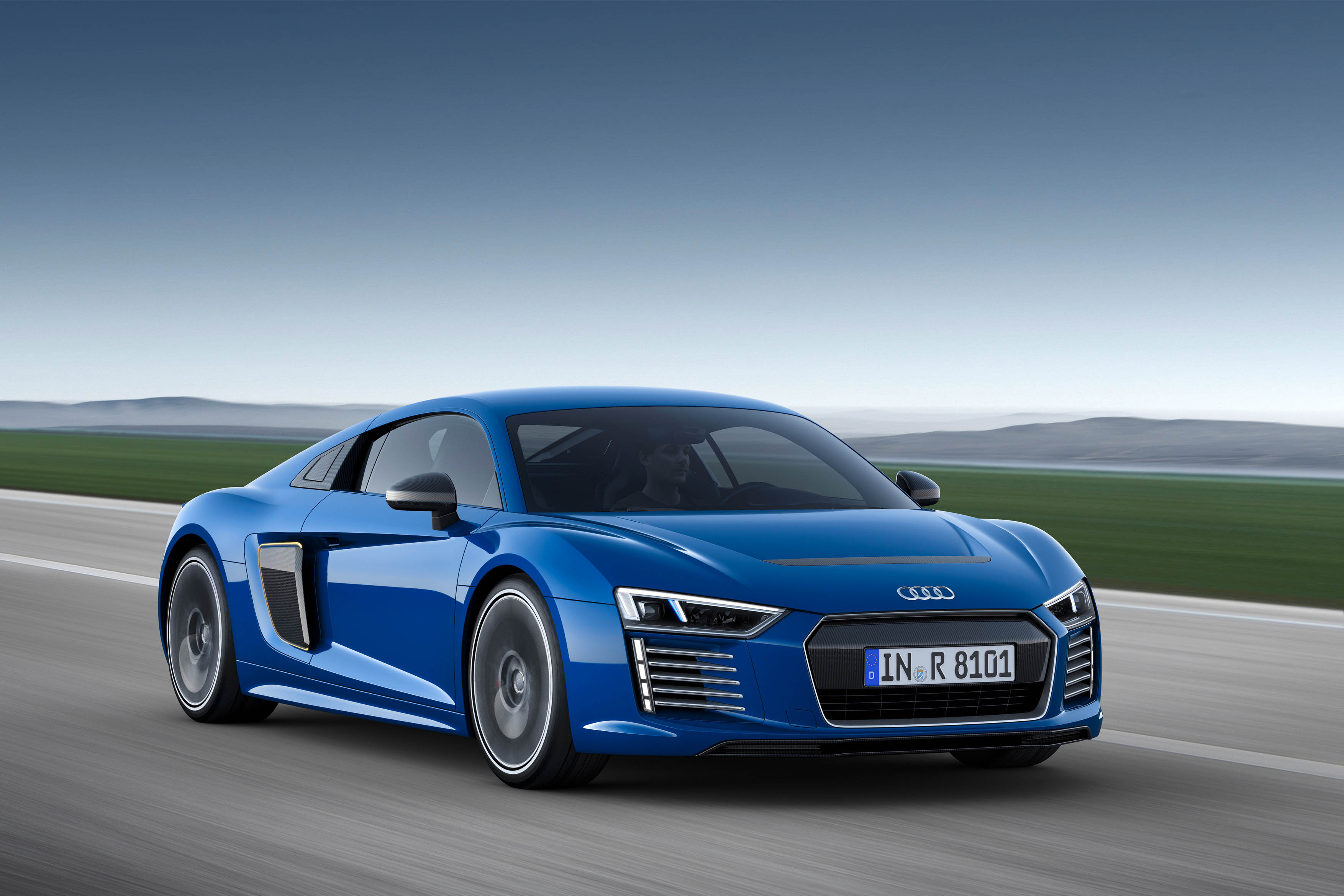 Audi maakt prijzen R8 bekend en geeft aan dat de orderboeken voor de R8 V10 en R8 V10 plus in de zomer van 2015 open gaan. De Audi R8 e-tron met elektrische aandrijving komt later.