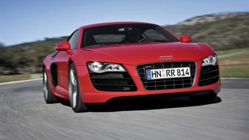 De Audi R8 5.2 FSI V10 quattro is in aantocht, dus maakt het merk vandaag de prijzen bekend. Vanaf de zomer kun je rijden in deze topsporter met 525 pk, tegen inlevering van 210.440 euro.