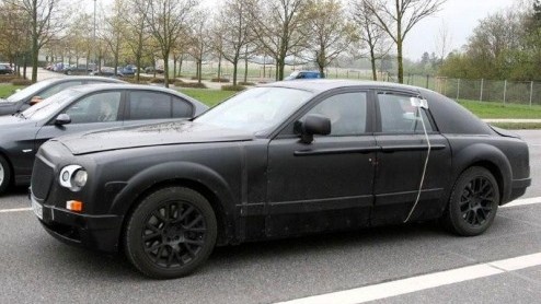 Het was al bekend dat Rolls-Royce een kleiner model aan het ontwikkelen was, die codenaam RR4 draagt. Hoewel, echt klein wordt de nieuwe telg van het prestige merk natuurlijk niet. De RR4 moet de jaar