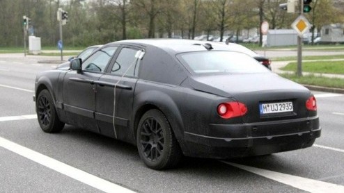 Het was al bekend dat Rolls-Royce een kleiner model aan het ontwikkelen was, die codenaam RR4 draagt. Hoewel, echt klein wordt de nieuwe telg van het prestige merk natuurlijk niet. De RR4 moet de jaar