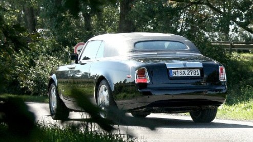 Het loeren naar nieuwe modellen blijft maar doorgaan. Vandaag kunnen we scoops van de Rolls-Royce Coup, BMW V5, Volkswagen Scirocco en Subaru Impreza WRX STi tonen!