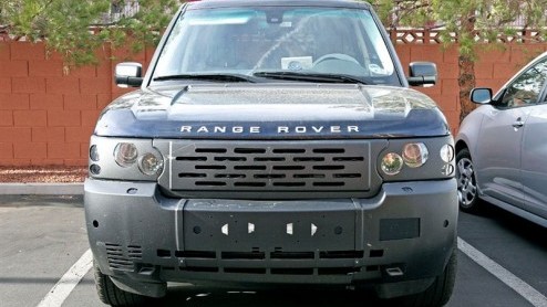 De voorbereidingen van de facelift voor de Range Rover hebben we al een paar keer kunnen aanschouwen. Vandaag druppelen nieuwe beelden van deze opgefriste mastodont binnen.