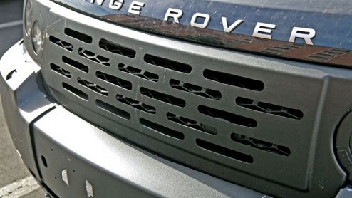 De voorbereidingen van de facelift voor de Range Rover hebben we al een paar keer kunnen aanschouwen. Vandaag druppelen nieuwe beelden van deze opgefriste mastodont binnen.