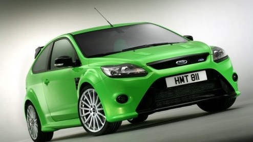 De snelste Ford van Europa is in aantocht; de Focus RS belooft minstens 260 km/u te halen. Geen wonder, de gifgroene Duitser heeft een hitstige vijfcilinder met 300 pk onder de kap. Om iedereen nog ee