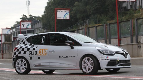 Of we een dagje op het Circuit van Zolder de nieuwe Renault Clio Cup-auto willen komen proberen? Vanaf volgend jaar gaat namelijk de Clio Cup Benelux met de nieuwe Clio Cup-auto.