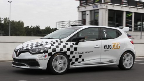 Of we een dagje op het Circuit van Zolder de nieuwe Renault Clio Cup-auto willen komen proberen? Vanaf volgend jaar gaat namelijk de Clio Cup Benelux met de nieuwe Clio Cup-auto.