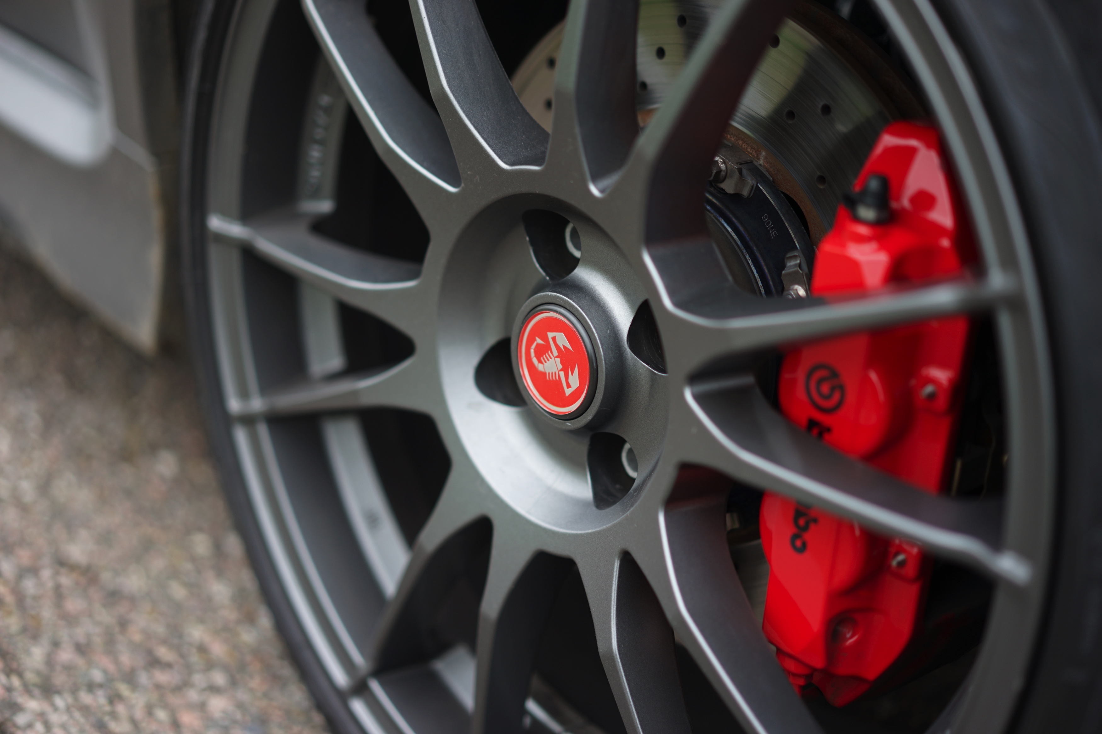 Op pad met de meest extreme '500' ooit, de Abarth 695 Biposto met 190 pk!