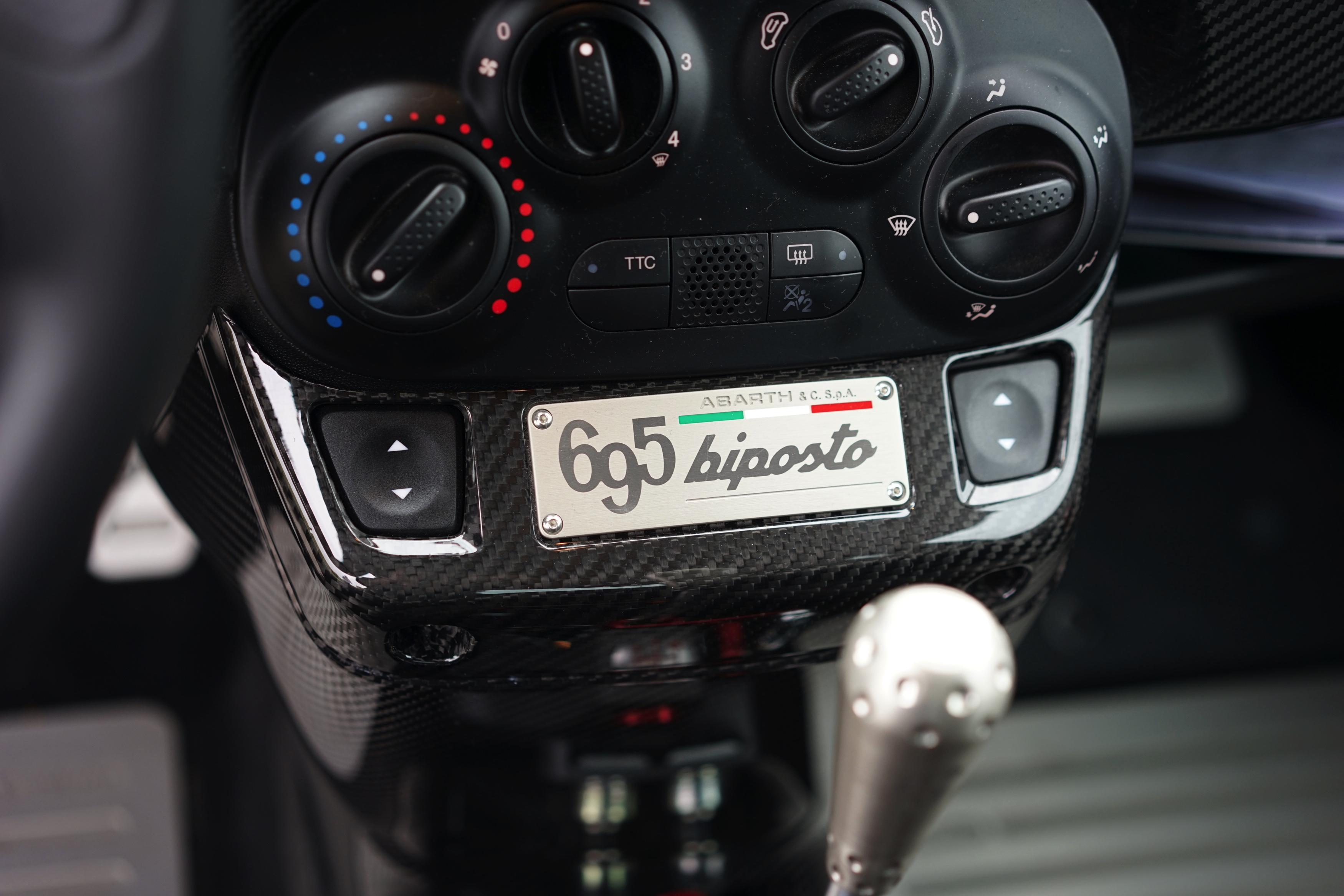 Op pad met de meest extreme '500' ooit, de Abarth 695 Biposto met 190 pk!