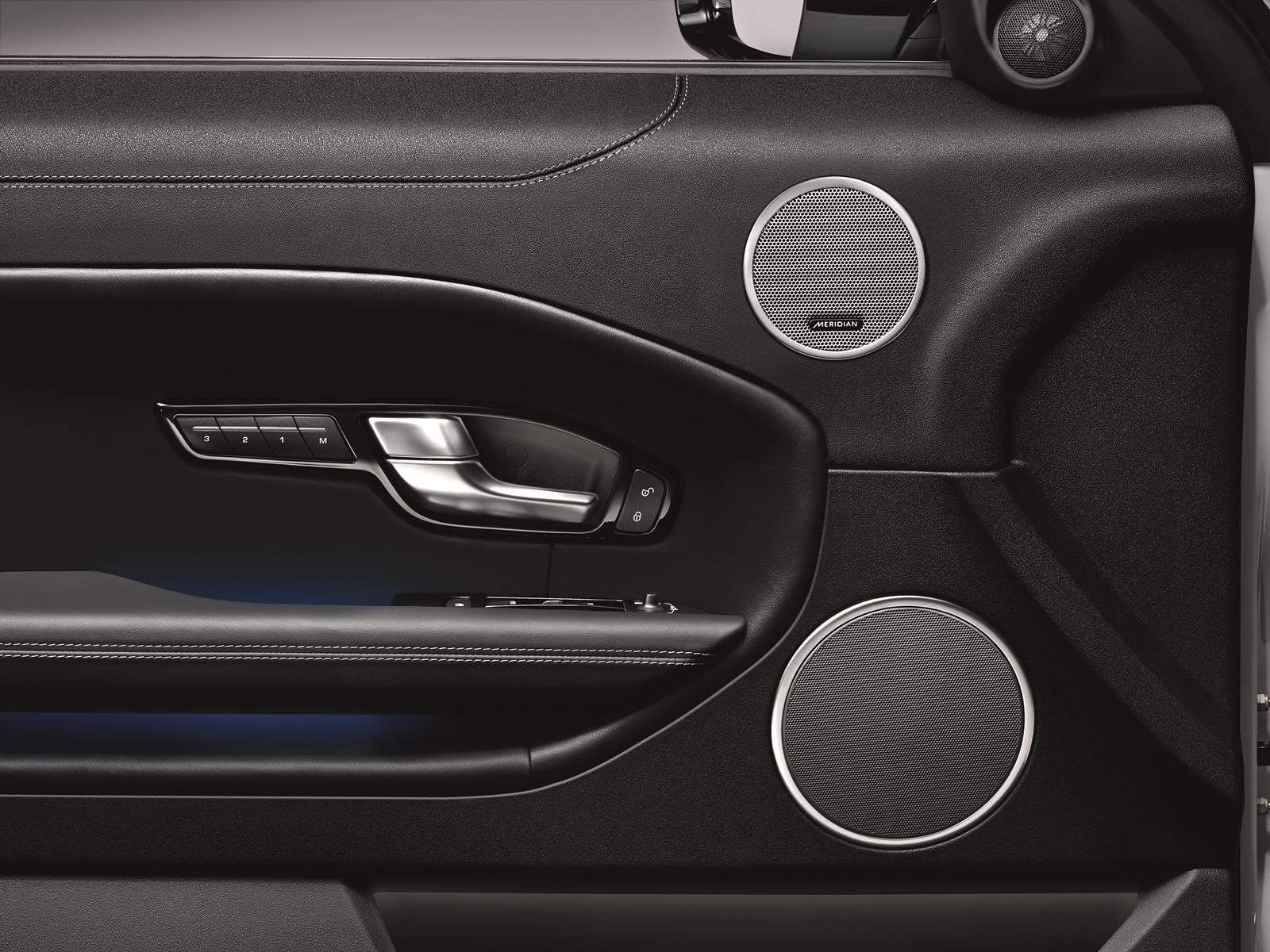 De Range Rover Evoque heeft een subtiele facelift gehad. De highlights? Een nieuw infotainmentsysteem en nieuwe dieselmotoren. Hij komt er zelfs als 20% bijteller.