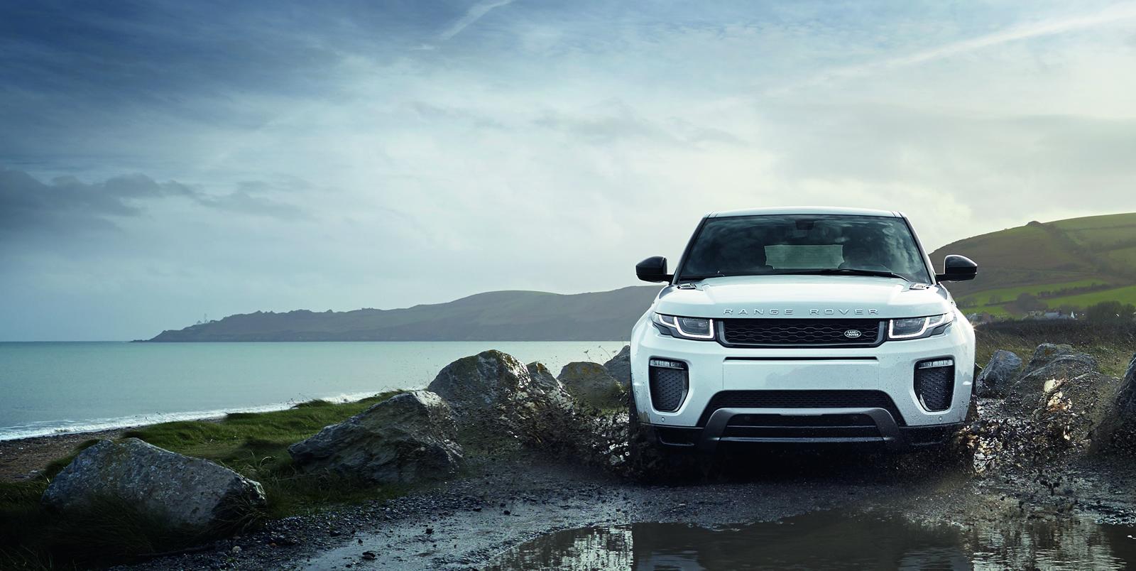 De Range Rover Evoque heeft een subtiele facelift gehad. De highlights? Een nieuw infotainmentsysteem en nieuwe dieselmotoren. Hij komt er zelfs als 20% bijteller.