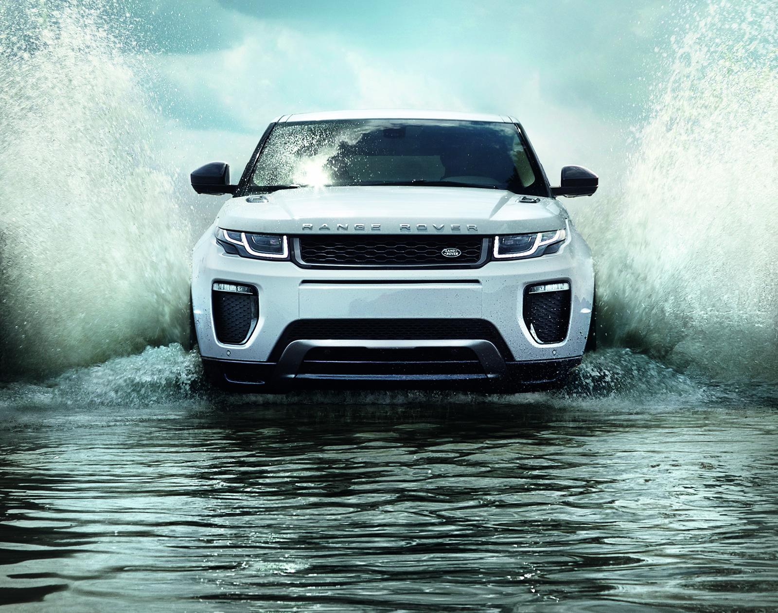 De Range Rover Evoque heeft een subtiele facelift gehad. De highlights? Een nieuw infotainmentsysteem en nieuwe dieselmotoren. Hij komt er zelfs als 20% bijteller.
