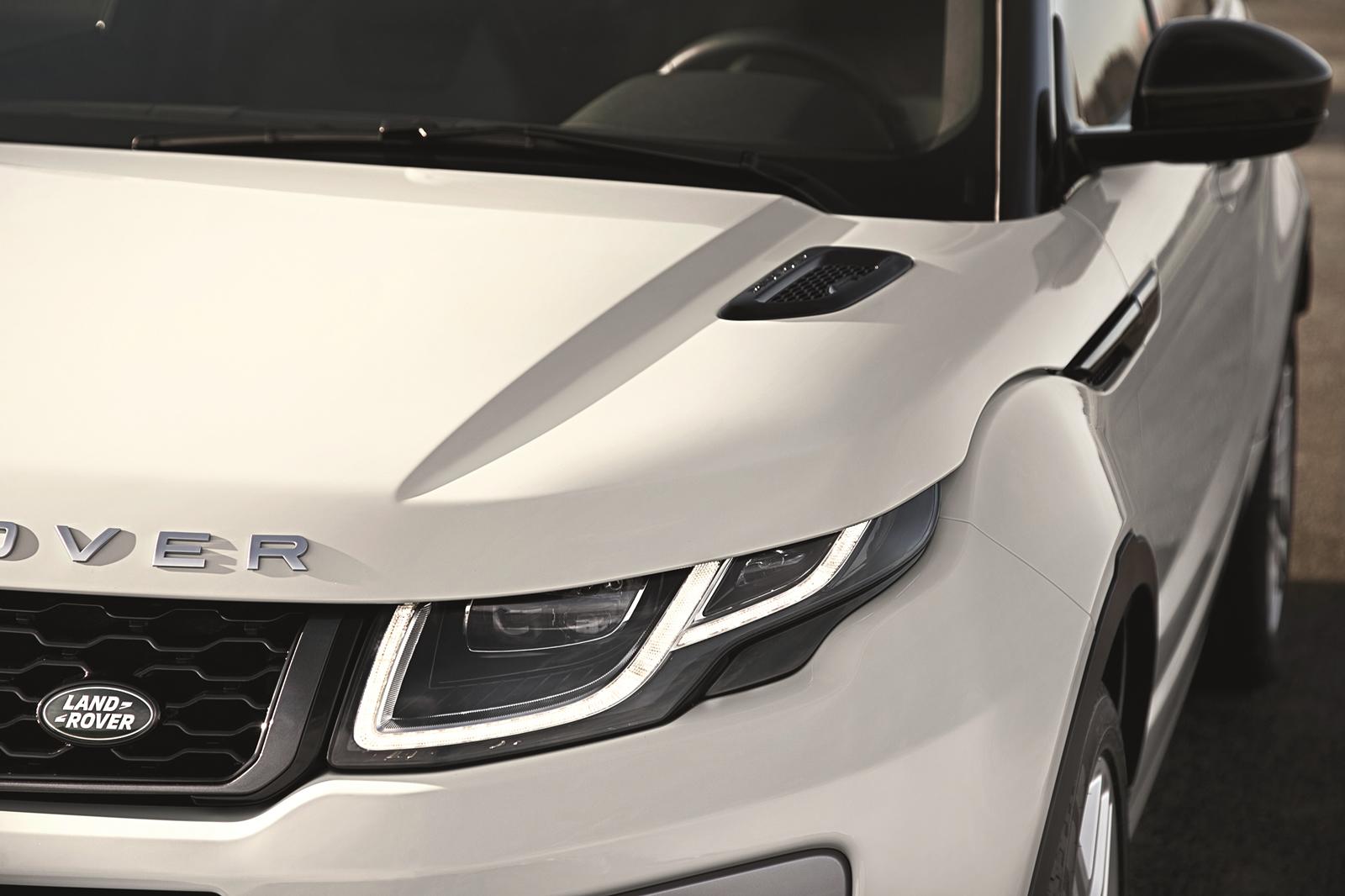 De Range Rover Evoque heeft een subtiele facelift gehad. De highlights? Een nieuw infotainmentsysteem en nieuwe dieselmotoren. Hij komt er zelfs als 20% bijteller.