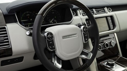 Test van Range Rover Hybrid. Een elektrisch bereik van 1,6 km en een elektrische top van 48 km/u. Wat is de meerwaarde eigenlijk van de Range Rover Hybrid buiten de milieuverantwoorde Hybrid-badges?