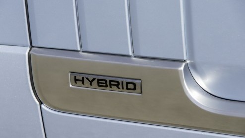 Test van Range Rover Hybrid. Een elektrisch bereik van 1,6 km en een elektrische top van 48 km/u. Wat is de meerwaarde eigenlijk van de Range Rover Hybrid buiten de milieuverantwoorde Hybrid-badges?