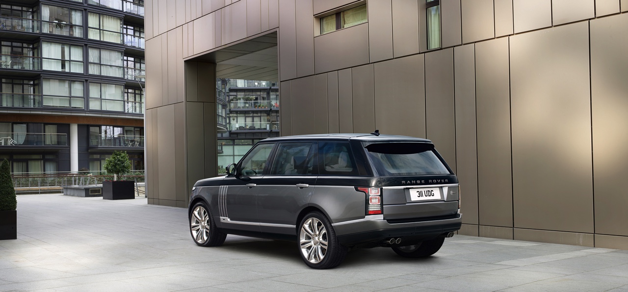 Land Rover introduceert voor modeljaar 2016 de nieuwe Range Rover SVAutobiography met extra luxe uitrusting, speciale details en de mogelijkheid om de 5.0 Supercharged 550 pk te bestellen.