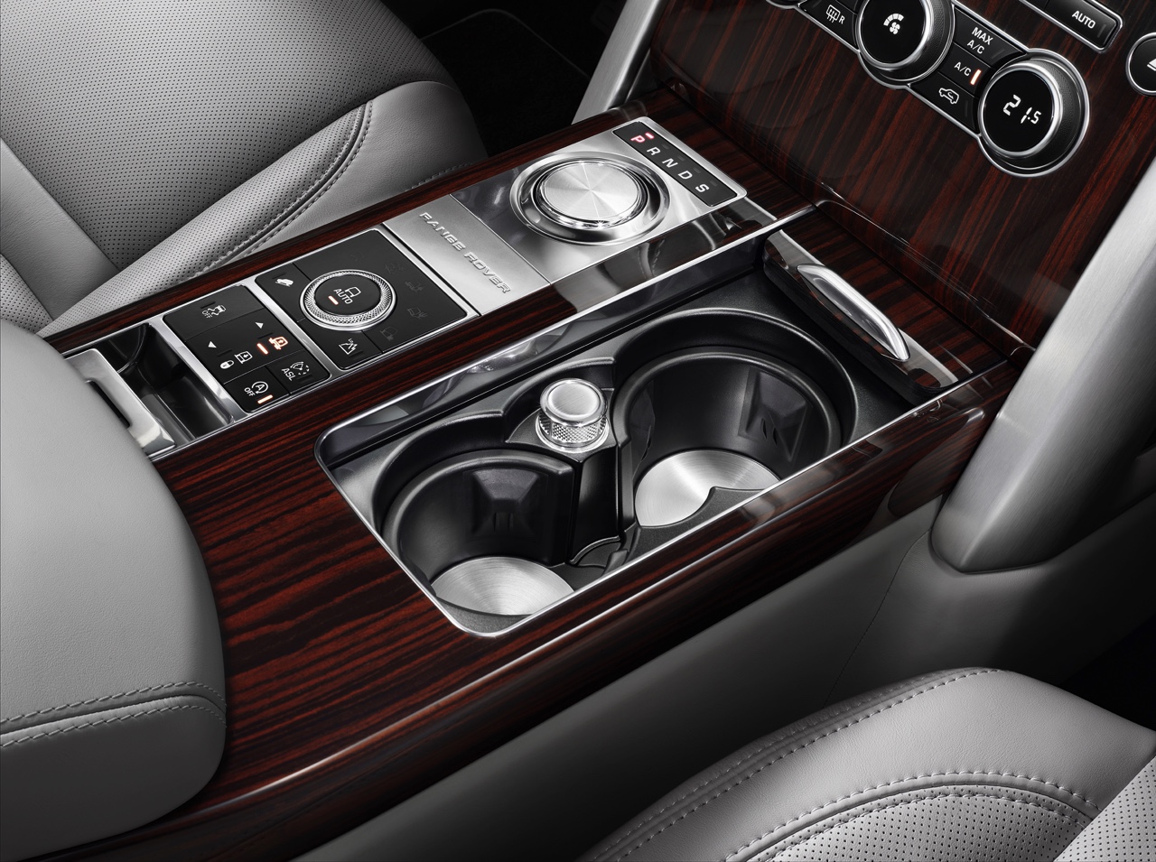 Land Rover introduceert voor modeljaar 2016 de nieuwe Range Rover SVAutobiography met extra luxe uitrusting, speciale details en de mogelijkheid om de 5.0 Supercharged 550 pk te bestellen.