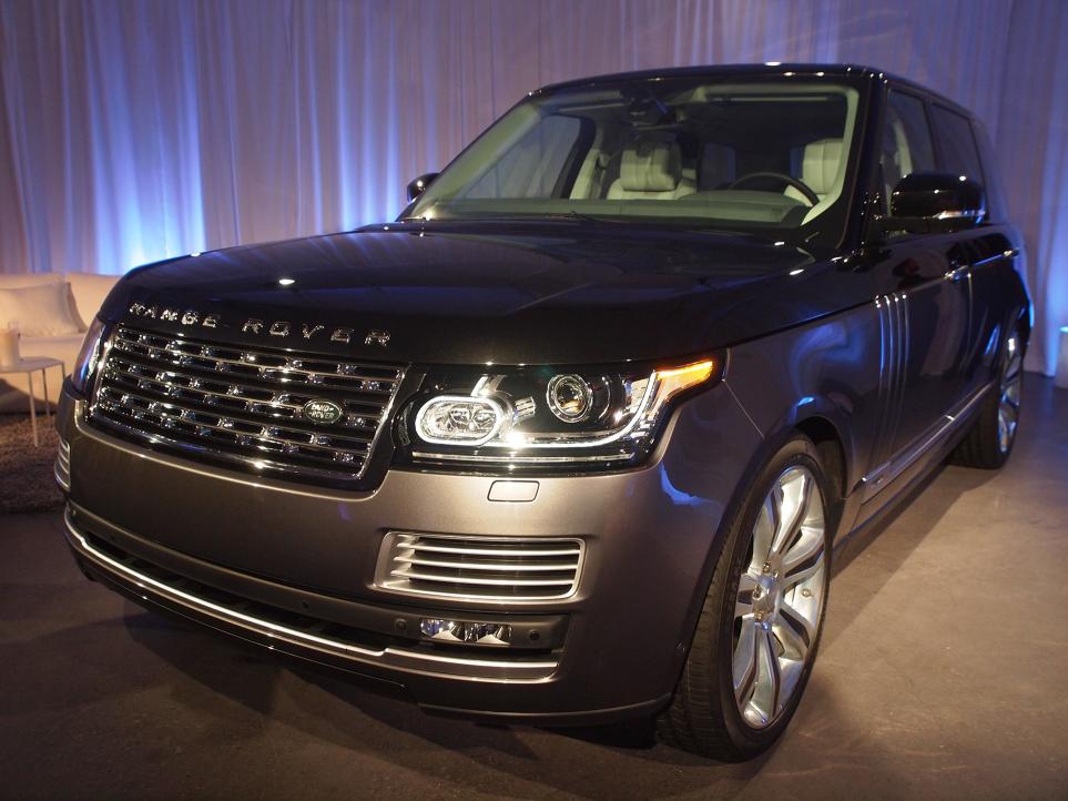 Land Rover introduceert voor modeljaar 2016 de nieuwe Range Rover SVAutobiography met extra luxe uitrusting, speciale details en de mogelijkheid om de 5.0 Supercharged 550 pk te bestellen.