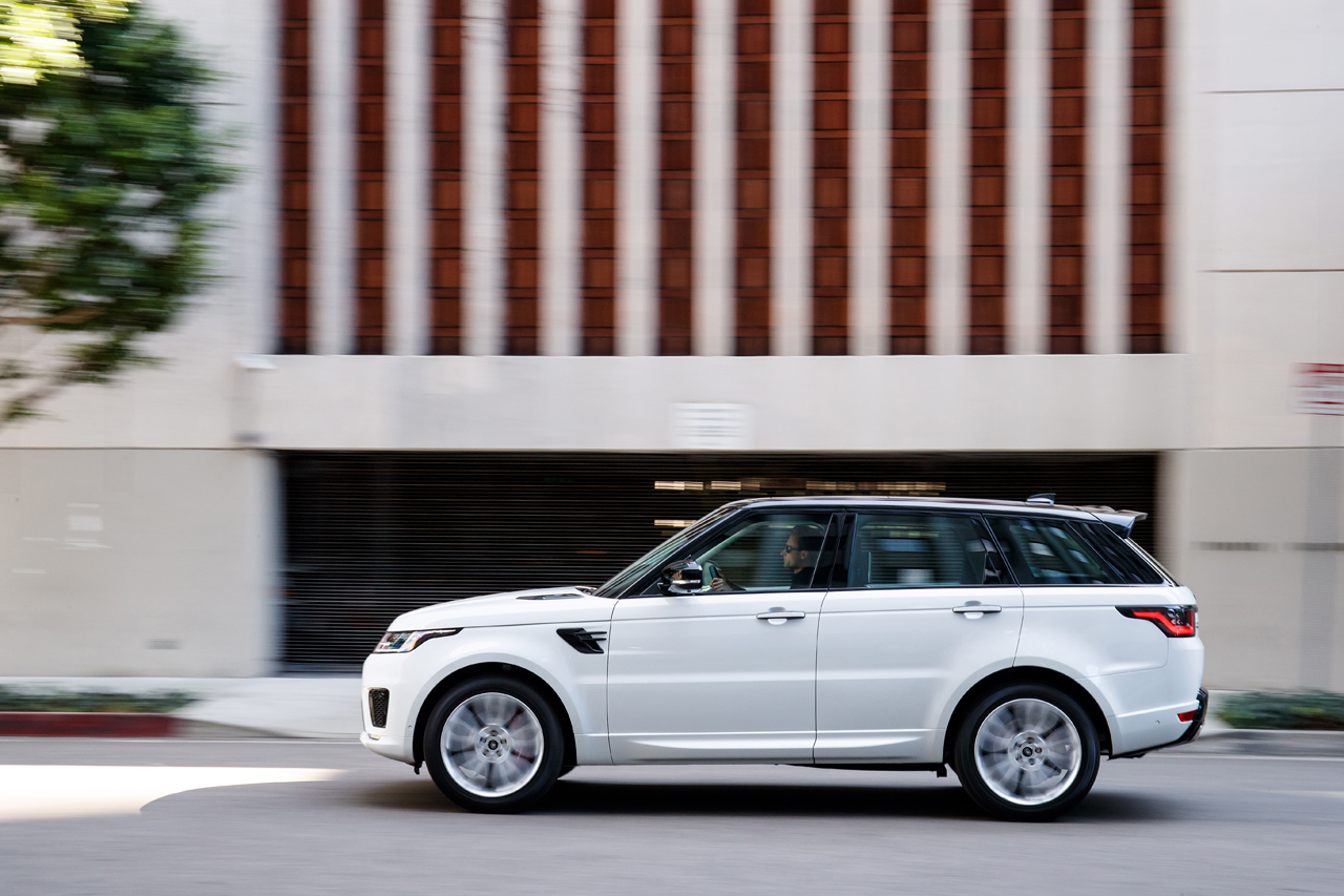 Range Rover vervangt in de Sport de 2 liter diesel voor een V6 3 liter met lager vermogen.