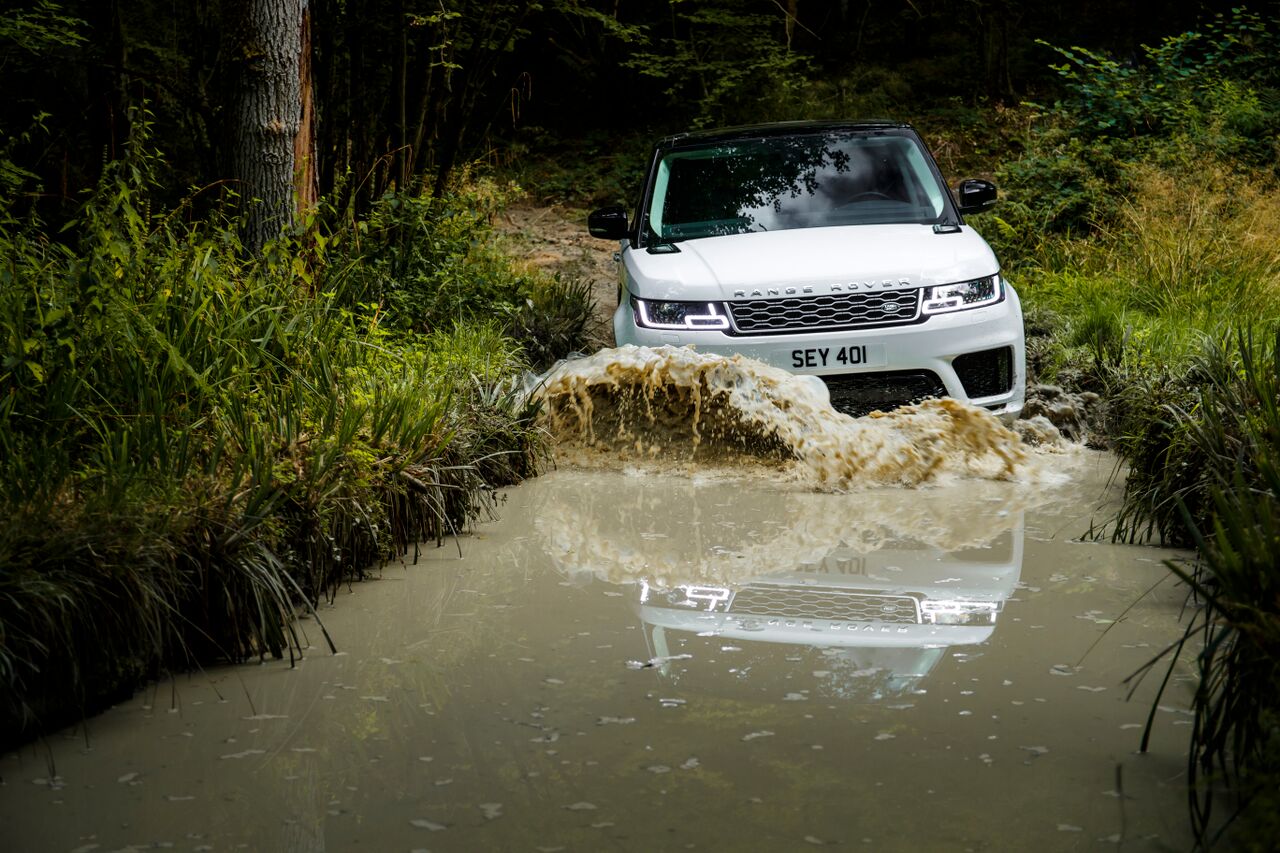 Range Rover vervangt in de Sport de 2 liter diesel voor een V6 3 liter met lager vermogen.