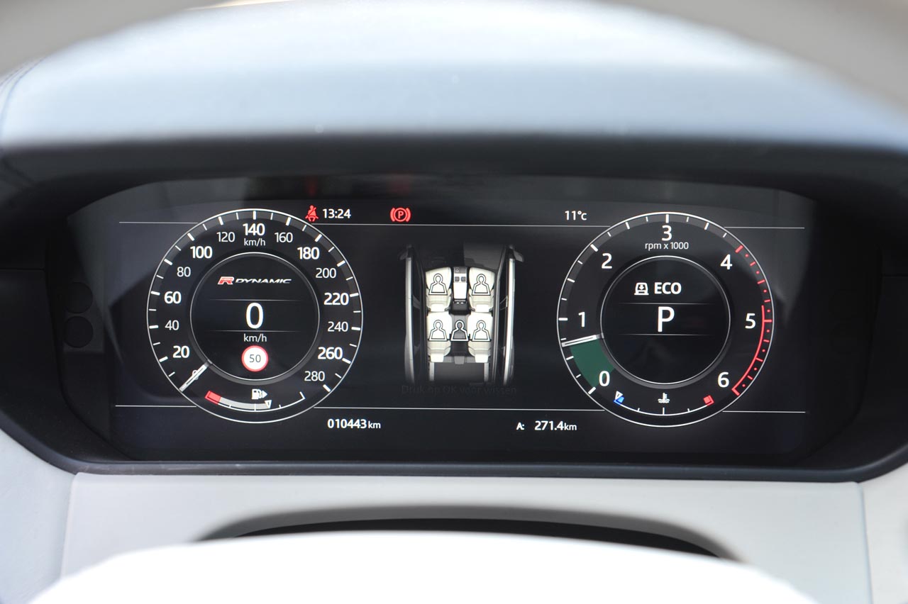 Range Rover plaatst de nieuwe Velar mooi tussen de compacte Evoque en de Range Rover Sport. De auto heeft een fors formaat en dito binnenruimte. Het rijgedrag is comfortabel.