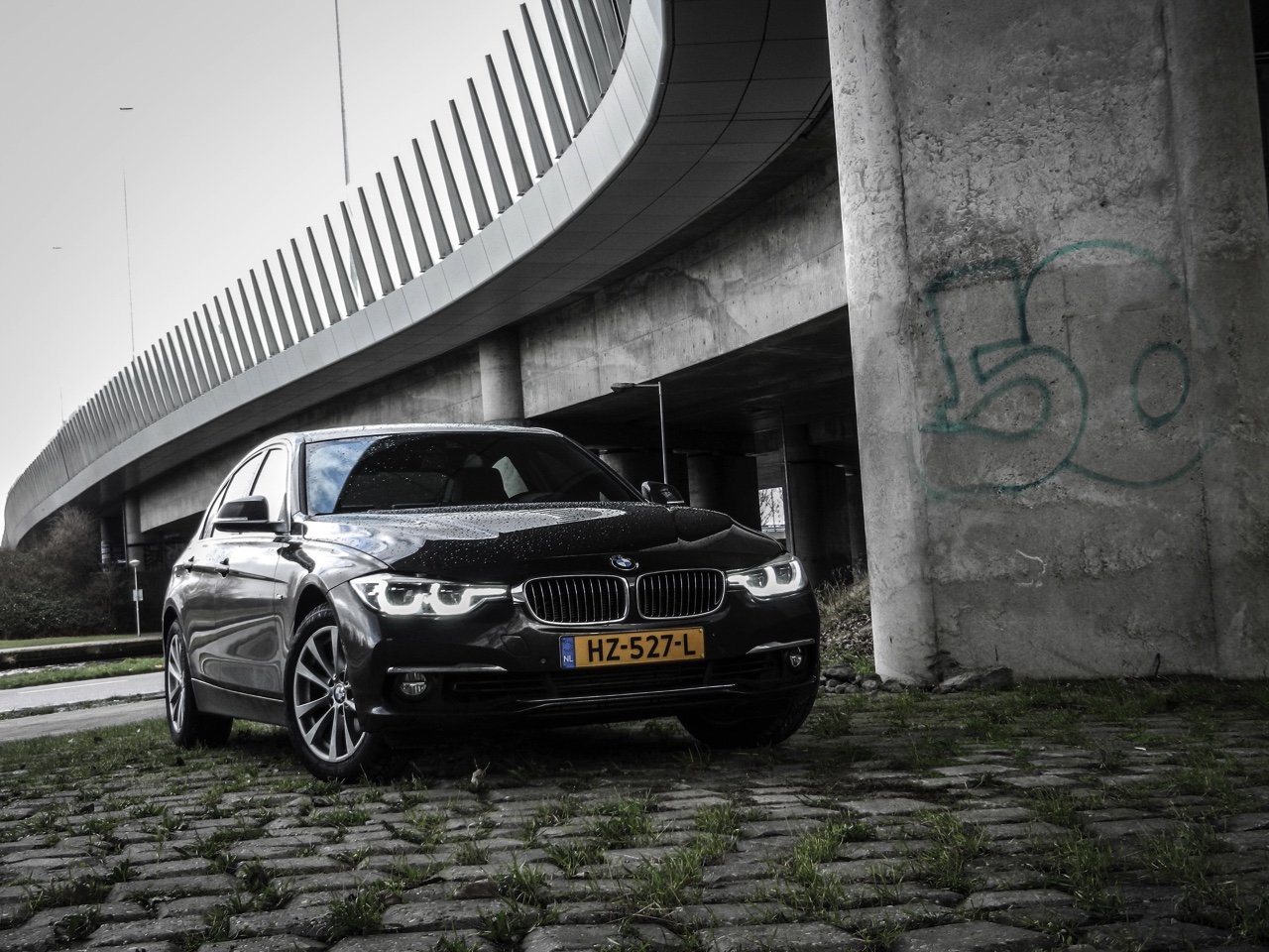 Autotest BMW 3 Serie met driecilinder. In deze test rijdt AutoVandaag met de BMW 318i, de nieuwe instapper met 1.5 liter driecilinder motor. Stijgt de ratio boven emotie uit?