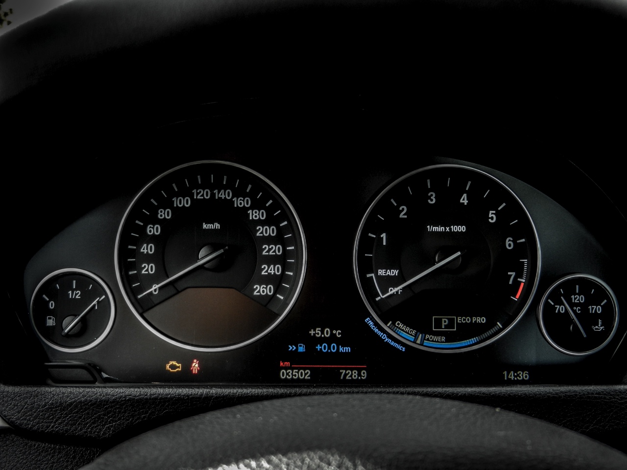 Autotest BMW 3 Serie met driecilinder. In deze test rijdt AutoVandaag met de BMW 318i, de nieuwe instapper met 1.5 liter driecilinder motor. Stijgt de ratio boven emotie uit?