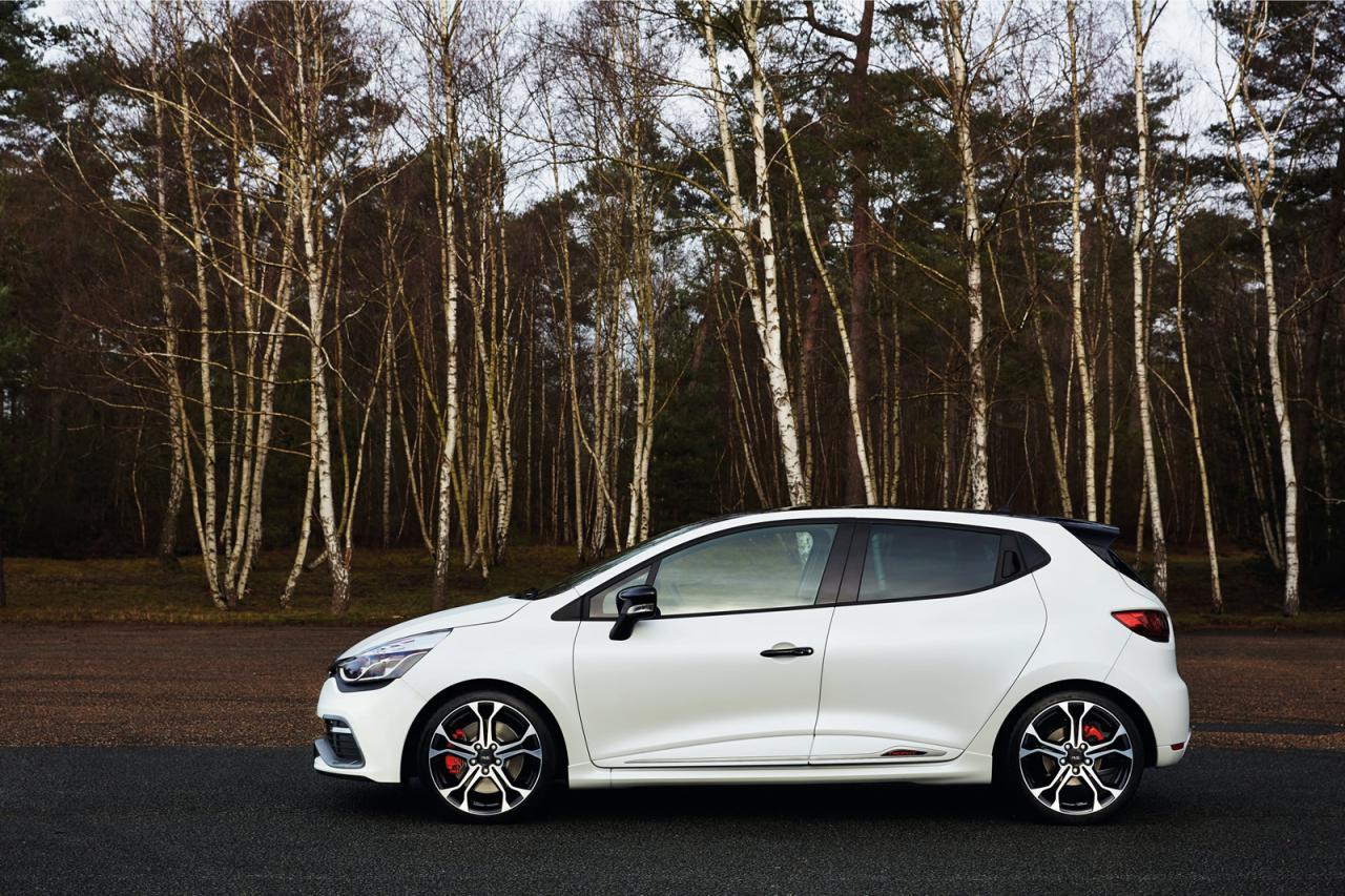 Renault Clio RS 220 Trophy EDC is sneller en krachtiger dan de standaard Clio RS