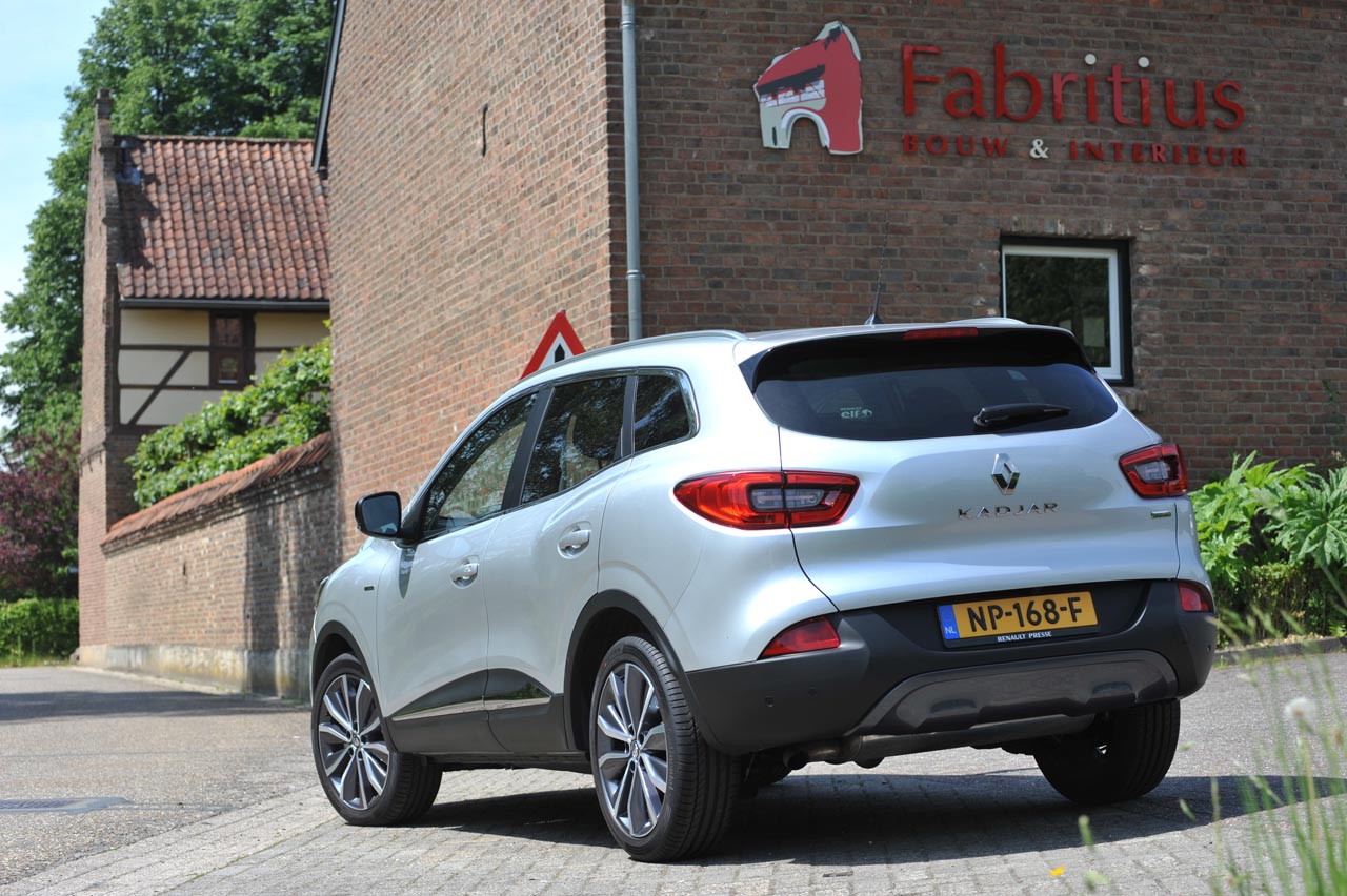 Renault biedt in de Kadjar sinds kort ook een 1,6 liter turbomotor die aanzienlijk pittiger is en vooral voordelen oplevert voor caravangebruikers.