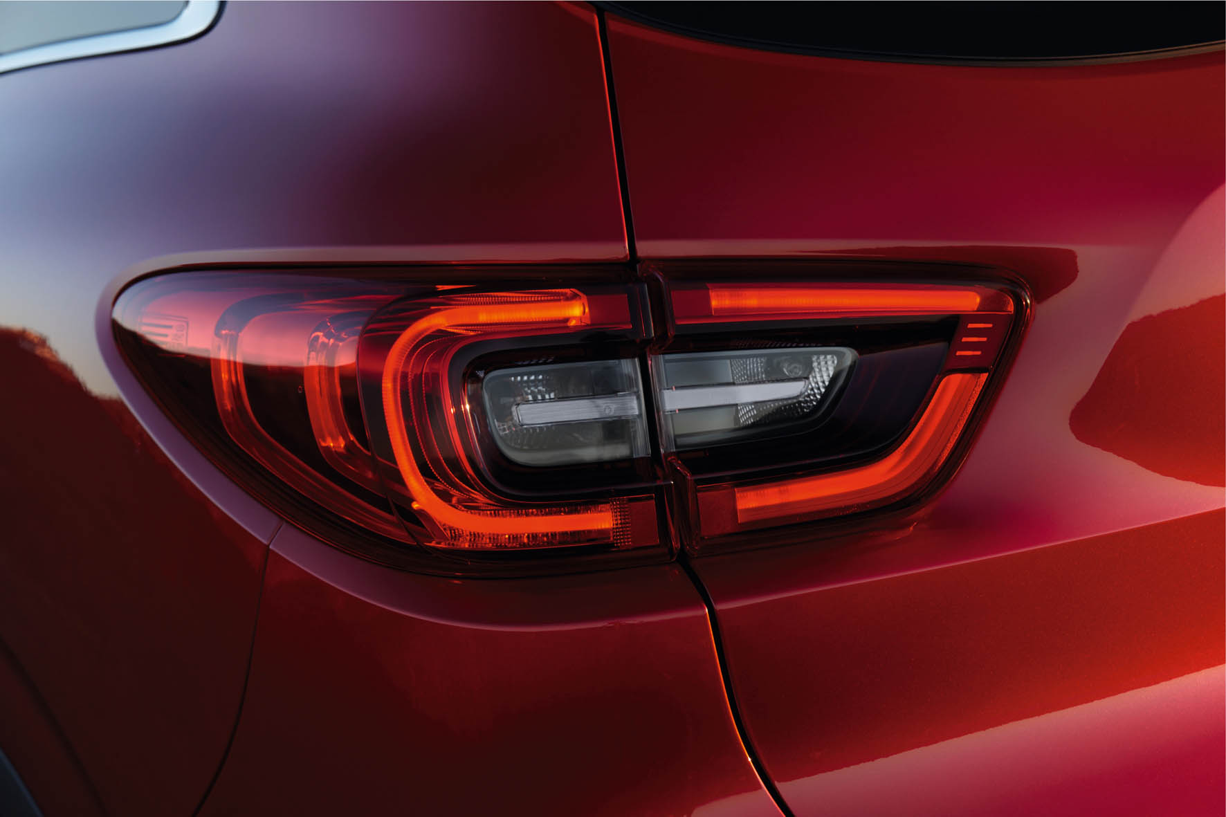 Renault heeft in Frankrijk het doek getrokken van de nieuwe C-segment crossover van het merk, de Kadjar.