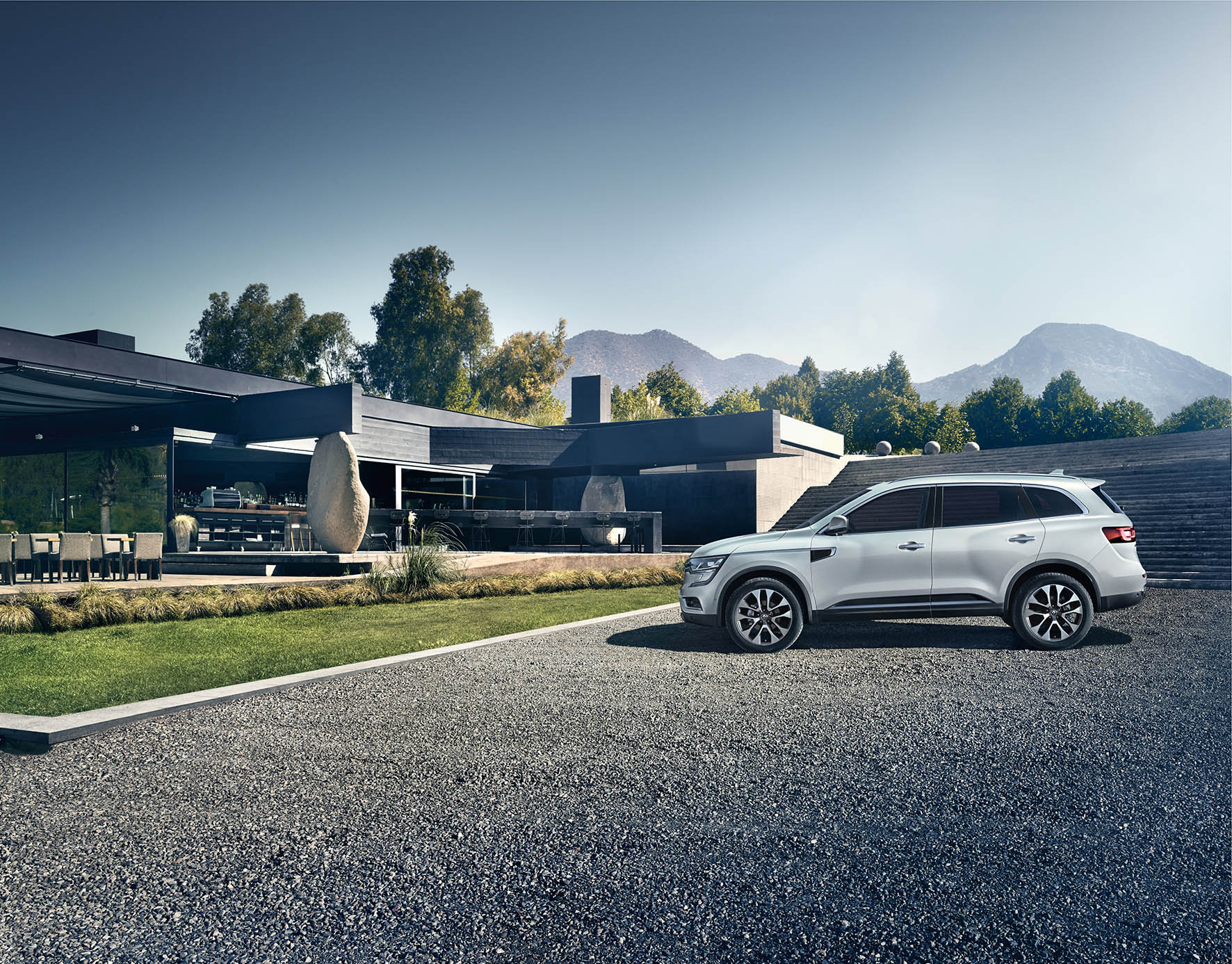De nieuwe Renault Koleos komt medio 2017 naar Europa met alleen dieselmotoren. De nieuwe SUV is parralel ontwikkeld aan de Talisman.
