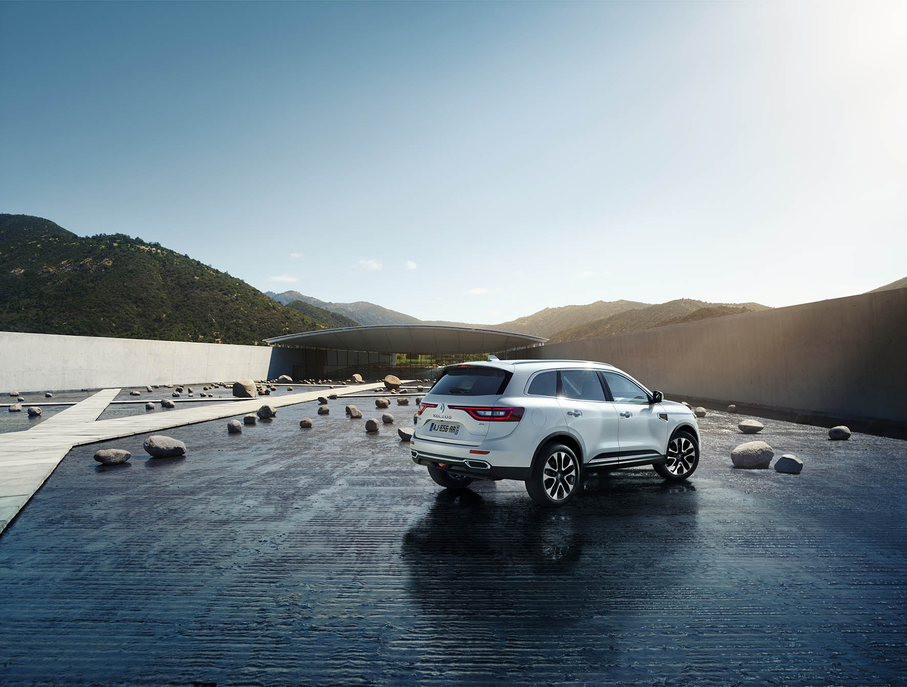 De nieuwe Renault Koleos komt medio 2017 naar Europa met alleen dieselmotoren. De nieuwe SUV is parralel ontwikkeld aan de Talisman.