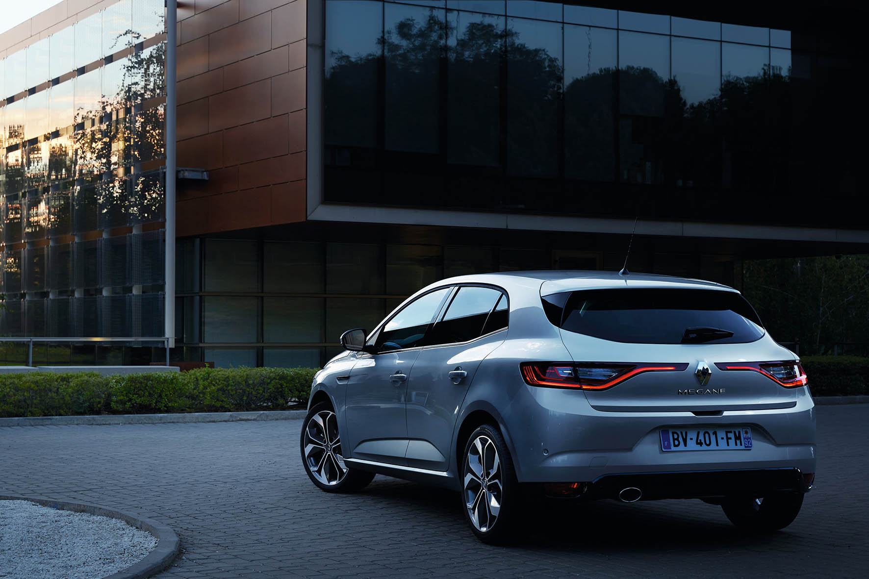 Renault Megane begin 2017 als dieselhybride met Hybrid Assist.